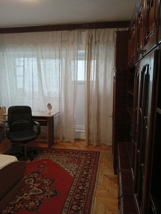 Închiriere apartament cu o cameră ,podul ros