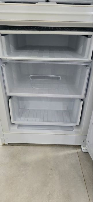 Продам холодильник Indesit