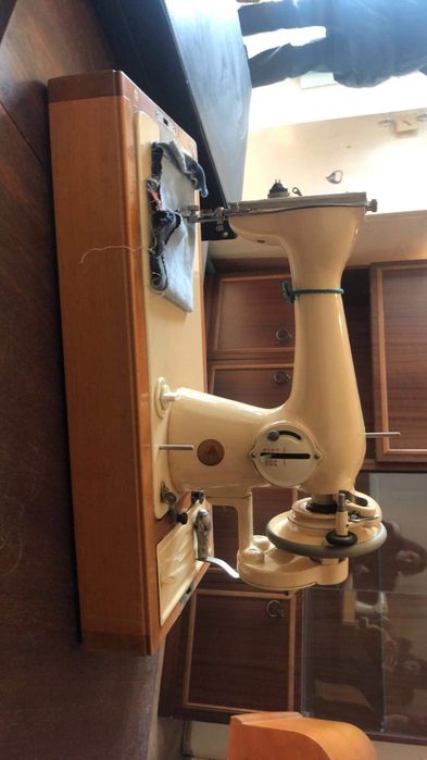 Оригинална шевна машина