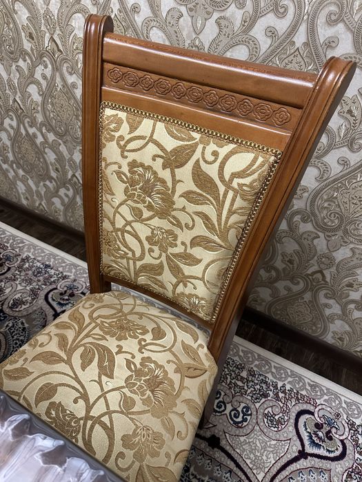 Стол со стулями, стуля из ореха