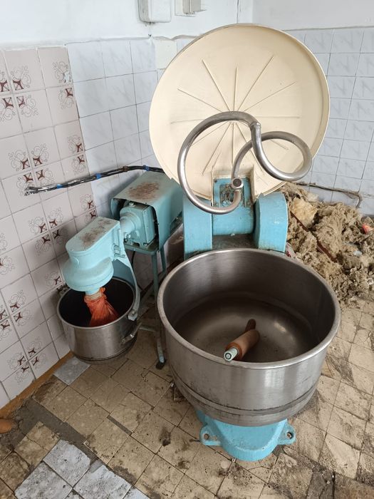 Продам тестомес и миксер.