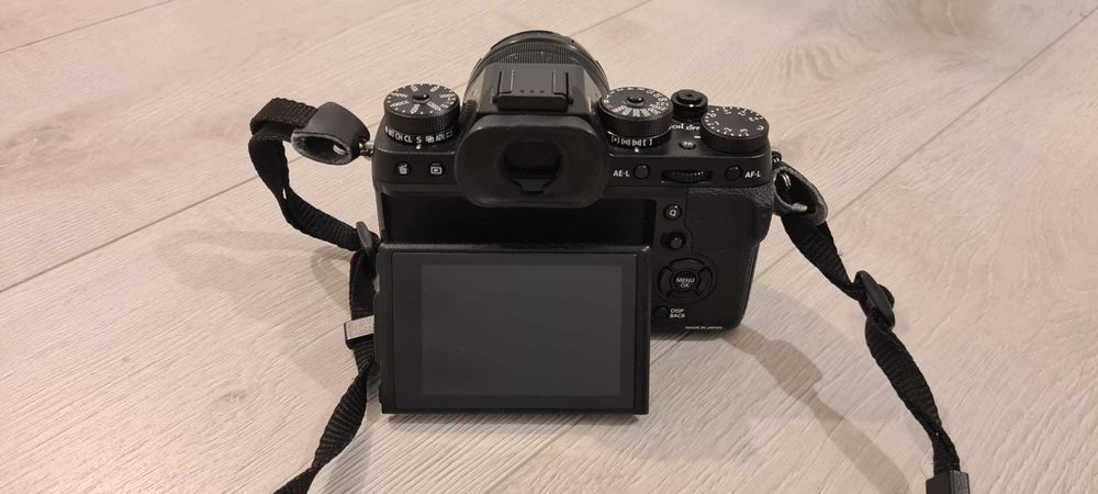 Fujifilm X-T2 + Obiectiv 18-55mm f/2.8-4 + Rucsac Lowepro Tahoe BP 150