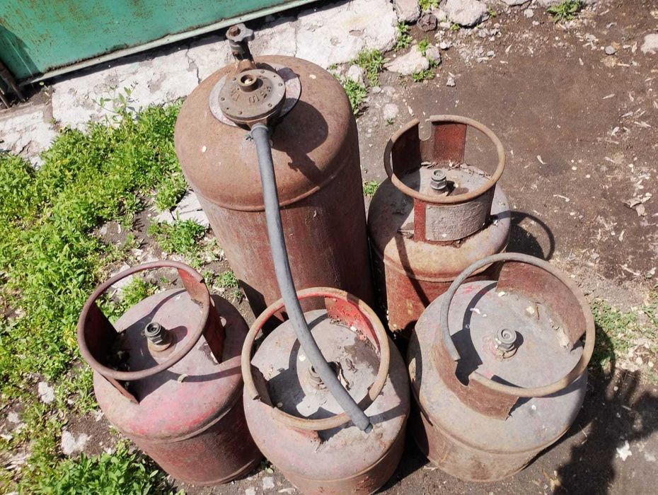 Газовые баллоны.