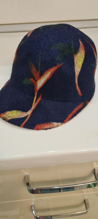 Вълнена зимна шапка