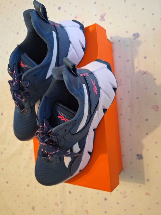 Чисто нови дамски маратонки REEBOK