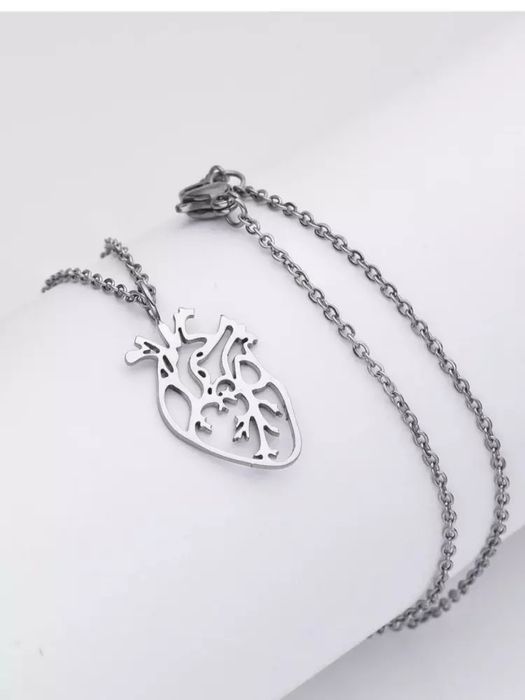 Bu nafis marjon anatomik yurak dizayni bilan yaratilgan bo‘lib, chuqur