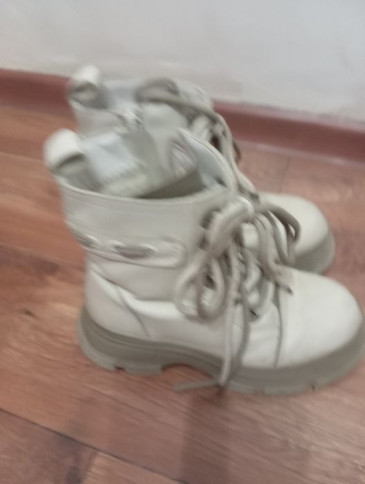 Кыздын етиги сатылады