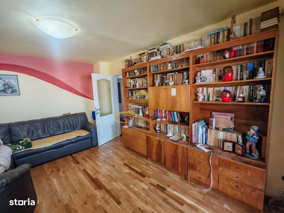 Vand apartament 3 camere decomandate – zonă Ștefan cel Mare