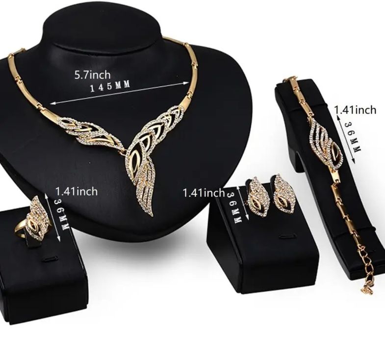 2 Набора бижутерии.