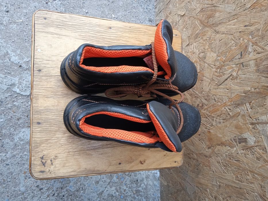 Ботинки, спецобувь новые размер 37