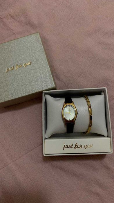 Часы и браслет в стиле cartier