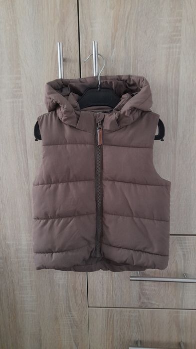 Vând vesta nr 92 cm H&M . În stare foarte bună!