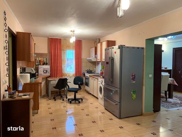 Apartament 3 camere + living 102 mp utili finisat, utilat zona Brădet