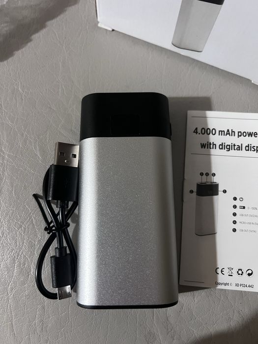 Baterie externa 4000 mah cu ecran digital