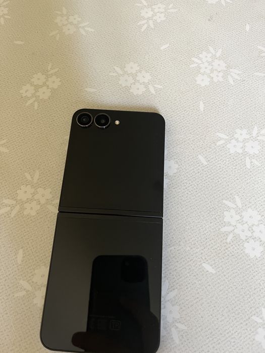 Самсунг Galaxy Z flip 7 fe