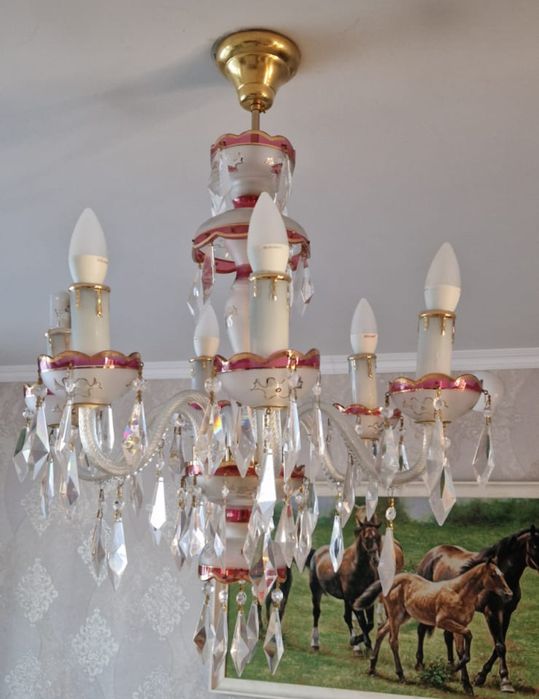 Продам люстру красивую