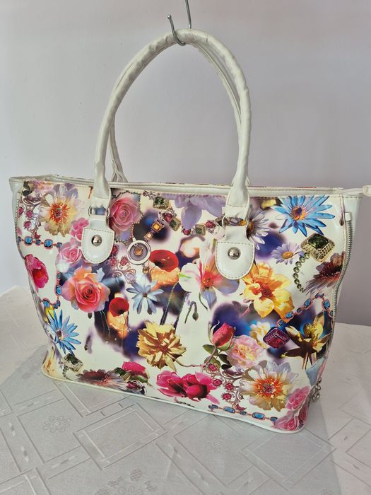 Продавам дамски чанти