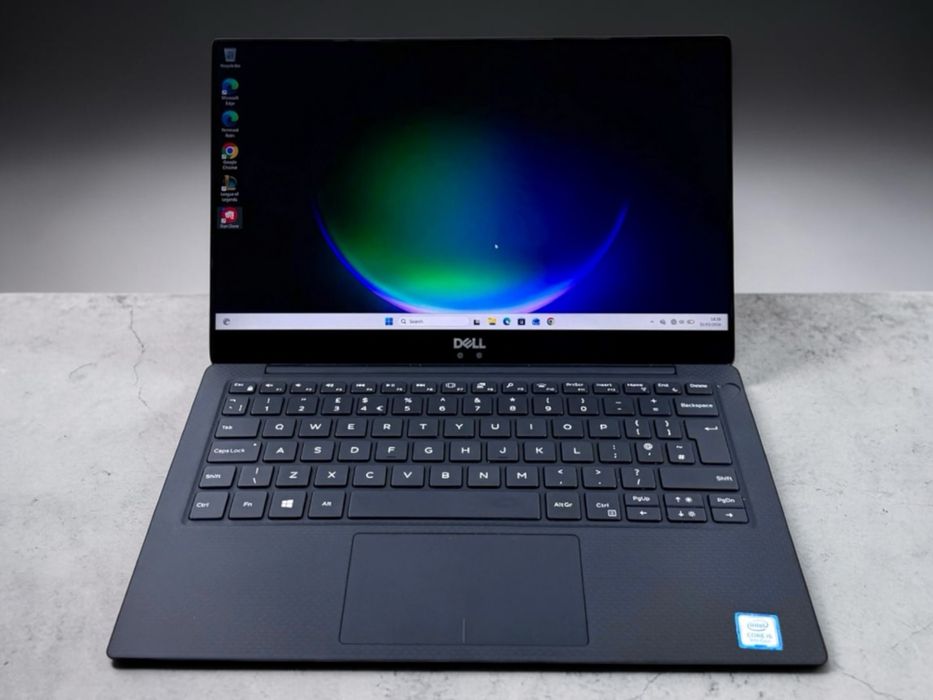 Dell XPS 13 9370 13.3" 4K UHD Touch i5-8250U 8RAM 256GB Intel UHD Graphics 620 Перфектен! Гаранция!