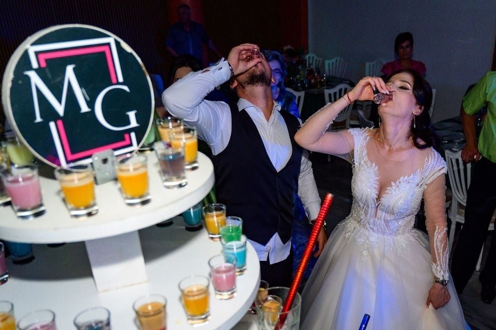 SHOW Garantat - Tort de Shoturi - Tortul Mirelui - Cocktail Bar
