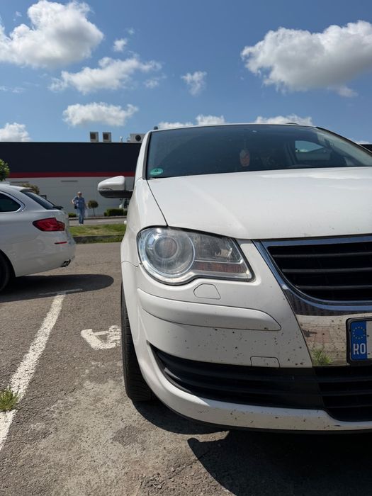 VOLKSWAGEN Touran 0 — imagine 4
