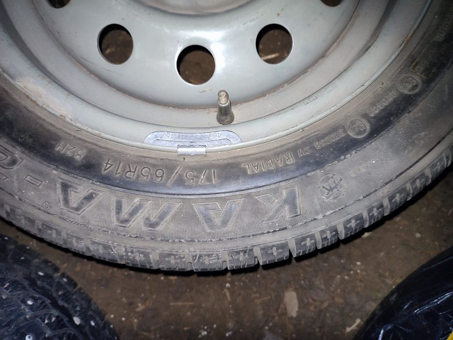 Продам диски с шинами на r 15