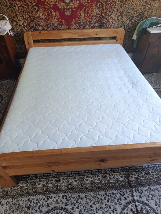 Продам двухспальную кровать