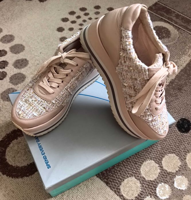 Продам кроссовки б/у