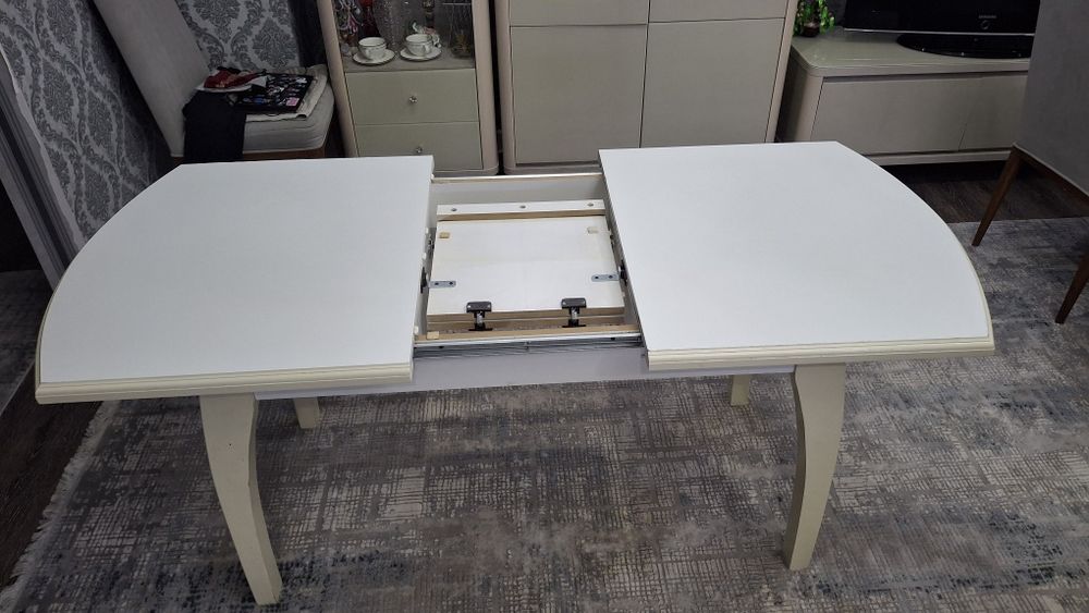 Продам обеденный раздвижной стол..