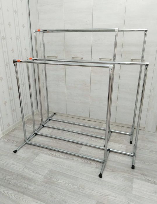 Детская стойка для одежды