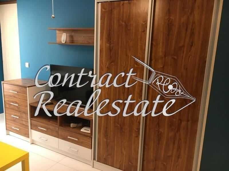 Едностаен Обзаведен Червен площад !