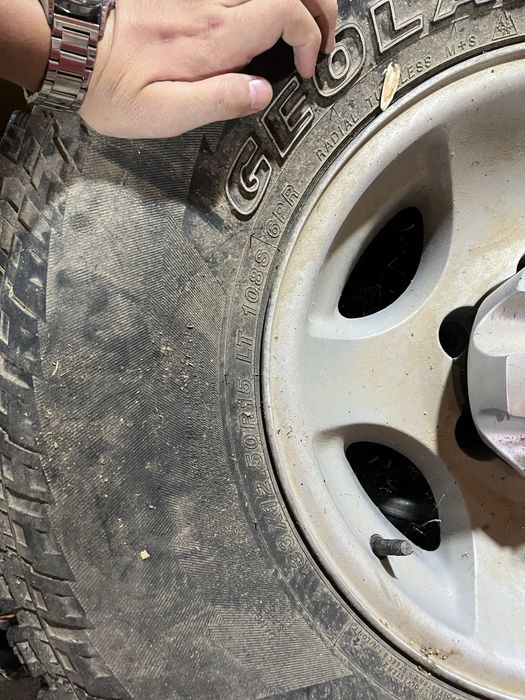 Продам шины с дисками Yokohama Geolandar A/T
