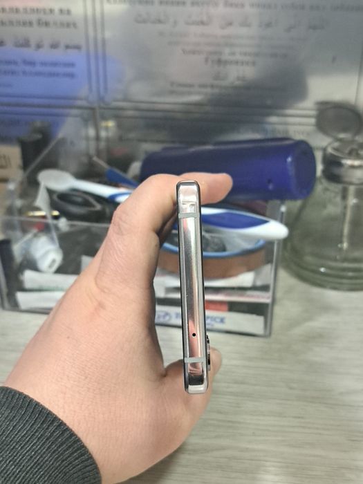 Samsung Z Flip4 xotirasi 8/256GB