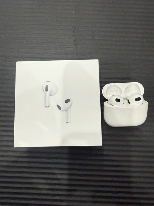 Продам оригинальные AirPods 3