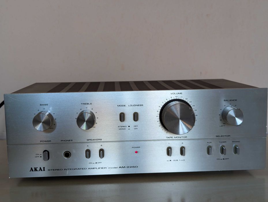 Усилвател AKAI AM-2250