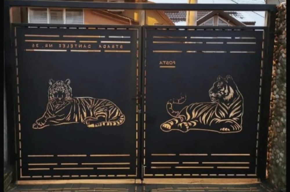 Porti și panouri gard