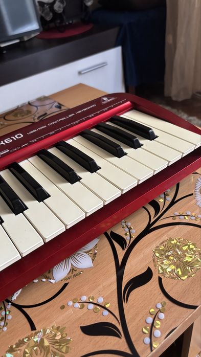 Orgă Midi Behringer UMX610