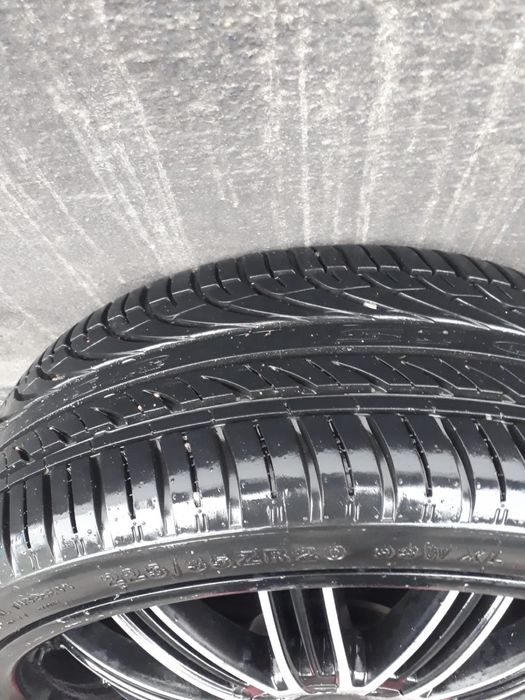 Avenue 225/35ZR20!