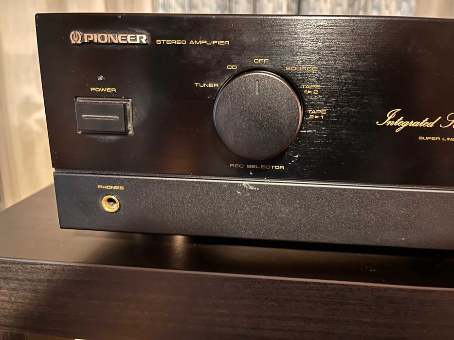 Линеен усилвател Pioneer A400