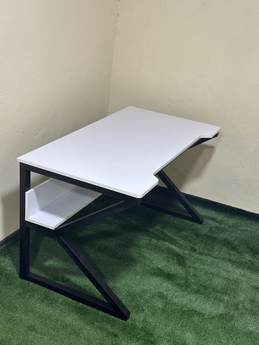 Стол в стиле лофт