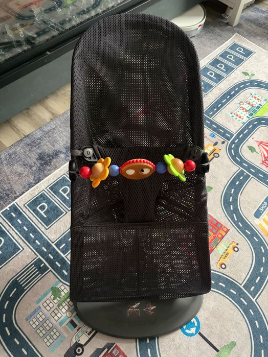 Baby bjorn mesh + bară de jucării