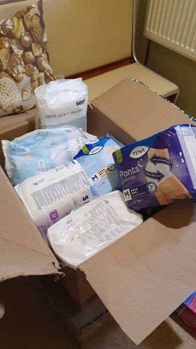 Scutece pentru adulți şi lenjerie de pat impermeabilă