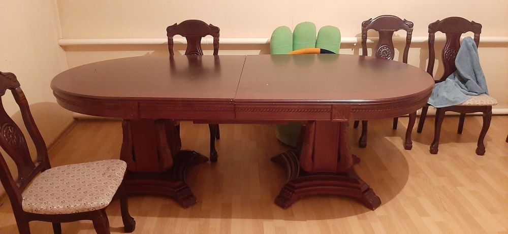 Стол для гостиной