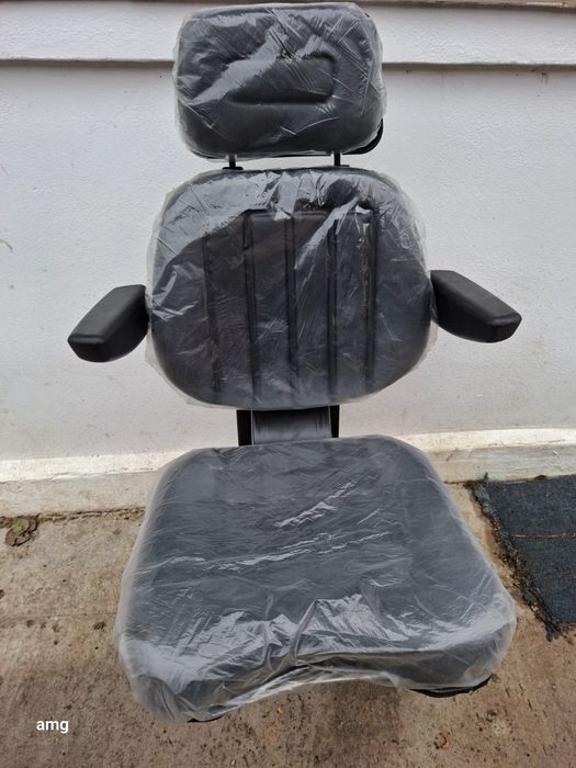 Vând scaun tractor UTB 445