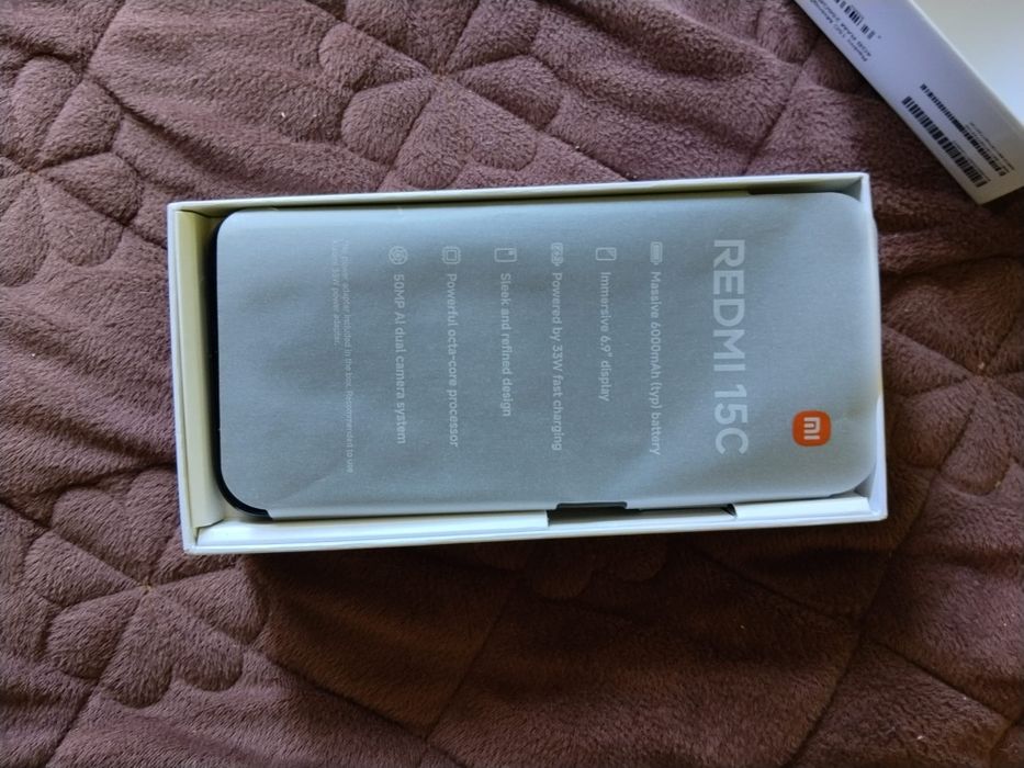 Vând acest telefon Redmi 15C în stare foarte bună telefonul nu este folosit doar am desfăcut din cutie pentru poze telefonul este nou memorie de 256 G