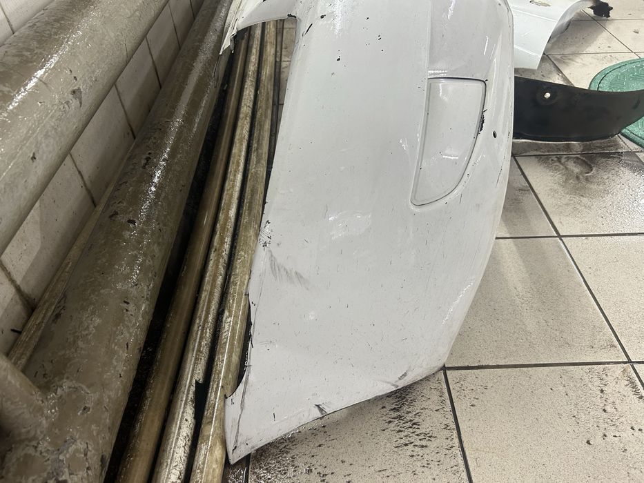 Продам бампер приора белое облако