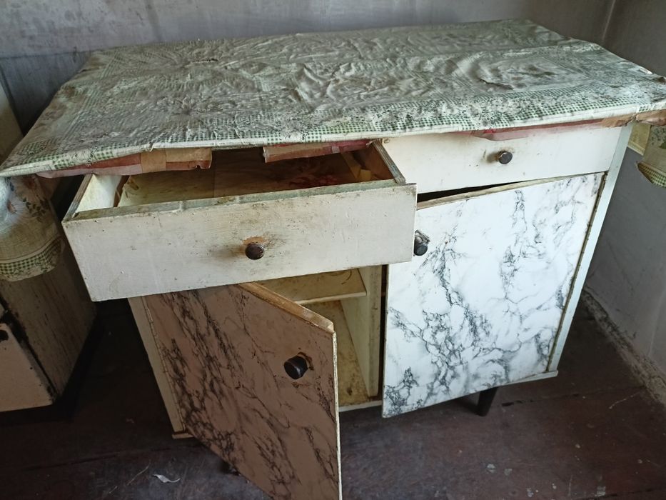 Продается Стол кухонный