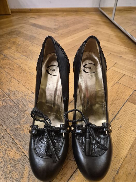 Pantofi negri cu toc, marca Just Cavalli, din piele, marimea 40, noi