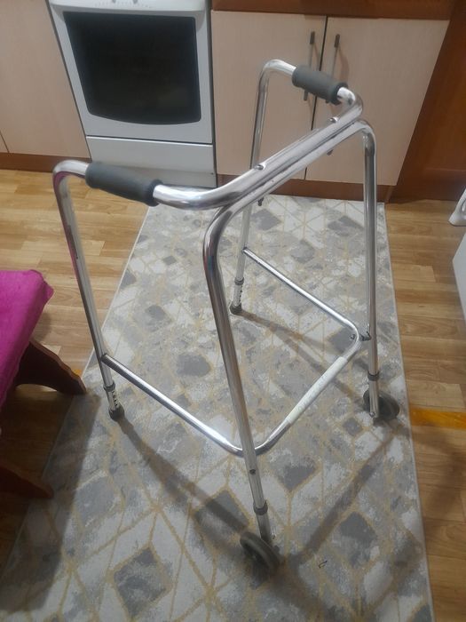 Продам ходунки в отличном состоянии