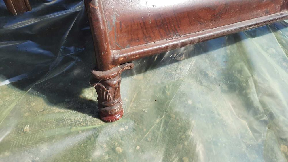 Две разглобяеми старинни легла с метални табли по персон и половина.