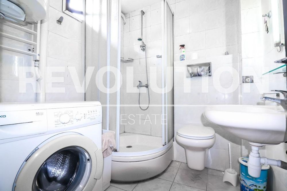 Дава се под наем Етаж от къща в Варна, Център - 75 кв.м за 508.47 € - Снимка #5